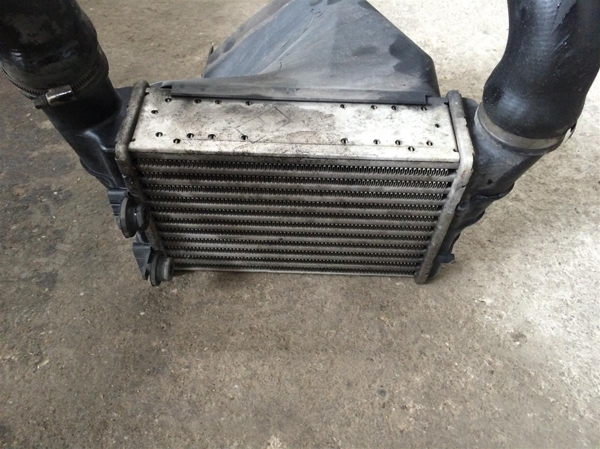 Radiator intercooler pentru VW Passat B5 1.9 TDIPiesa Originala din