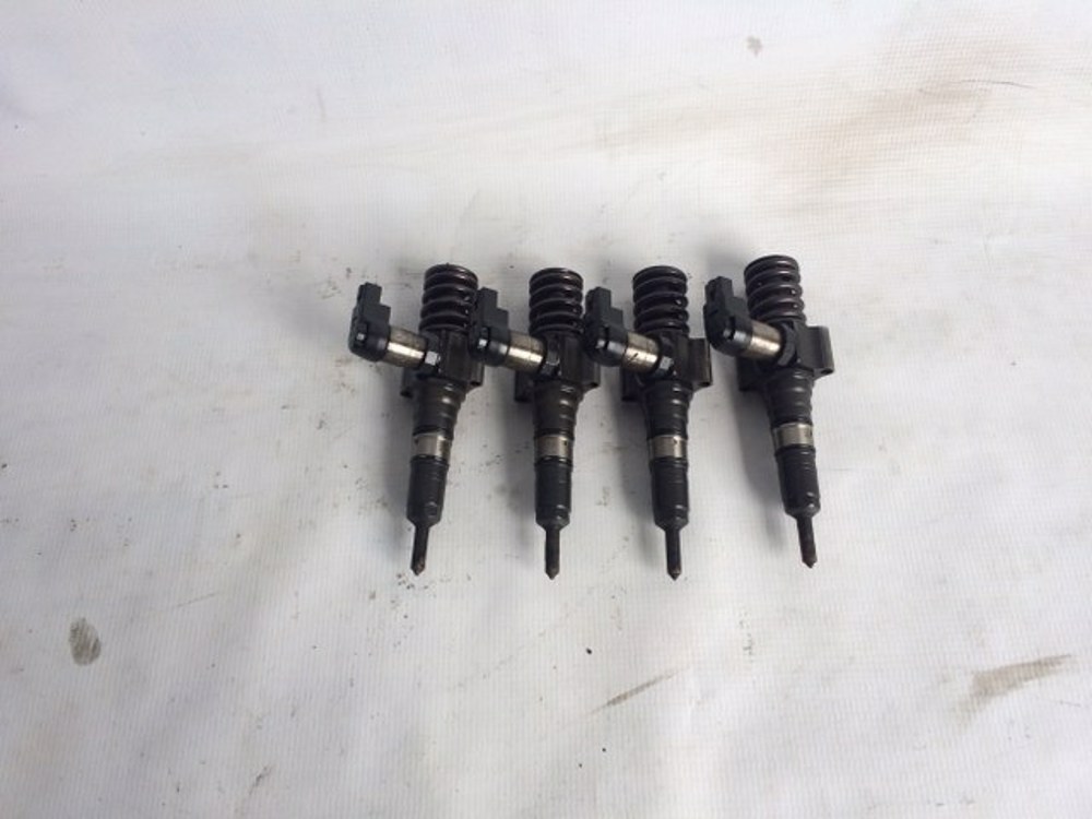Injector pentru VW Passat B6 2.0 TDI BMR03G130073TOtomobile.ro